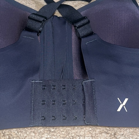 Knix Catalyst Front Zip Sports Bra Black 3 - Picture 6 of 8